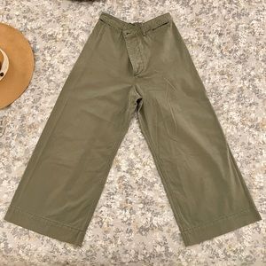 ☀️ Anthropologie cotton green bell bottom capris ☀️
